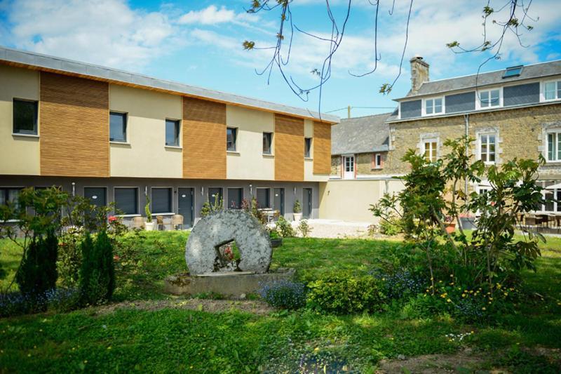 Logis La Lentillere - Restaurant Cote Parc Lalacelle Exterior foto